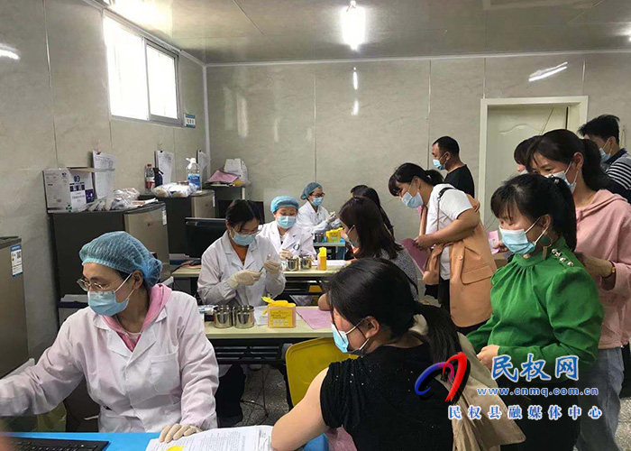县爱卫办践行“我为群众办实事”组织企业员工进行新冠疫苗接种 县爱卫办践行“我为群众办实事”组织企业员工进行新冠疫苗接种