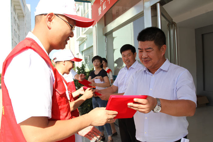 我县举行红十字应急救护培训中心揭牌暨红十字应急救援服务队授旗仪式