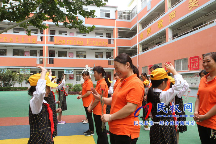 育才双语小学举行教师节庆典活动