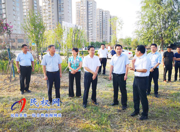 县委书记姬脉常调研城市园林建设情况
