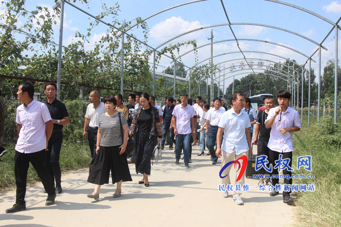夏邑县农广校带领新型职业农民到民权参观学习 夏邑县农广校带领新型职业农民到民权参观学习
