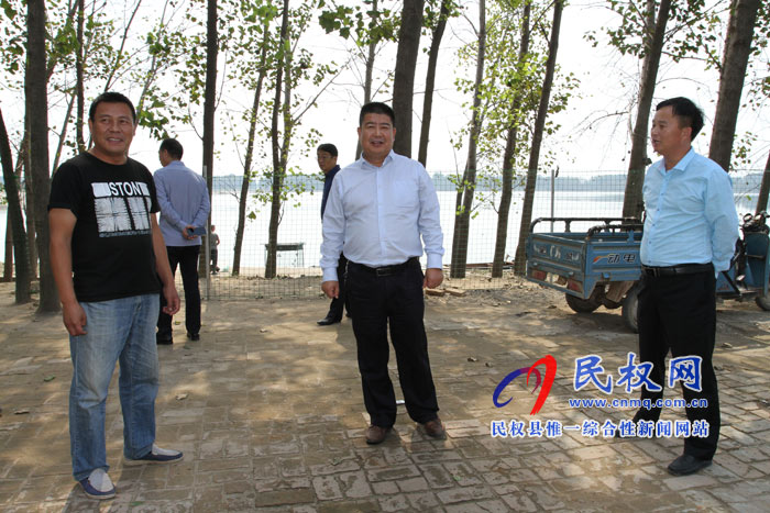 副县长张士彬查看饮用水水源地拆迁进度整改情况 副县长张士彬查看饮用水水源地拆迁进度整改情况