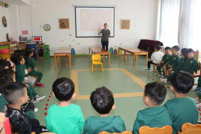 民东新区实验幼儿园开展“庆祝国庆节”活动 民东新区实验幼儿园开展“庆祝国庆节”活动
