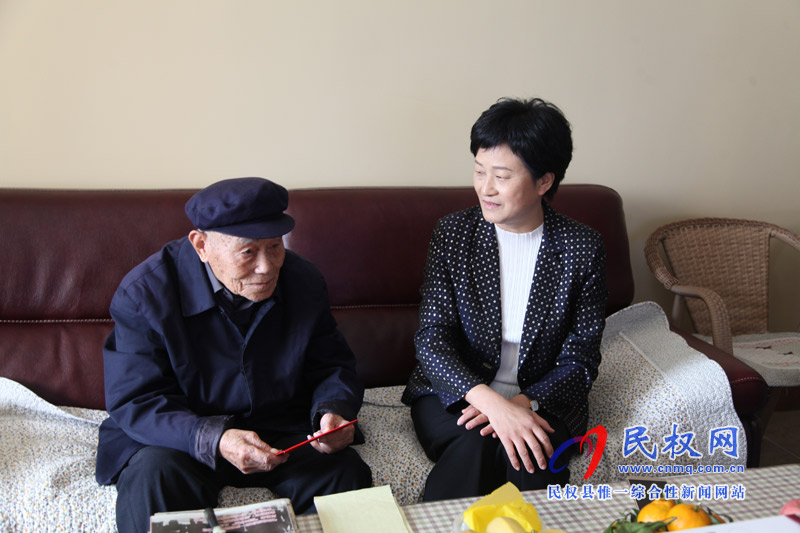 县人大常委会主任周燕重阳节走访慰问百岁老人