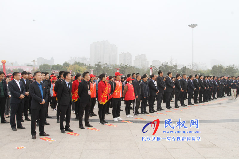 我县举行第五个国家“扶贫日”社会扶贫集中帮扶活动启动仪式 我县举行第五个国家“扶贫日”社会扶贫集中帮扶活动启动仪式