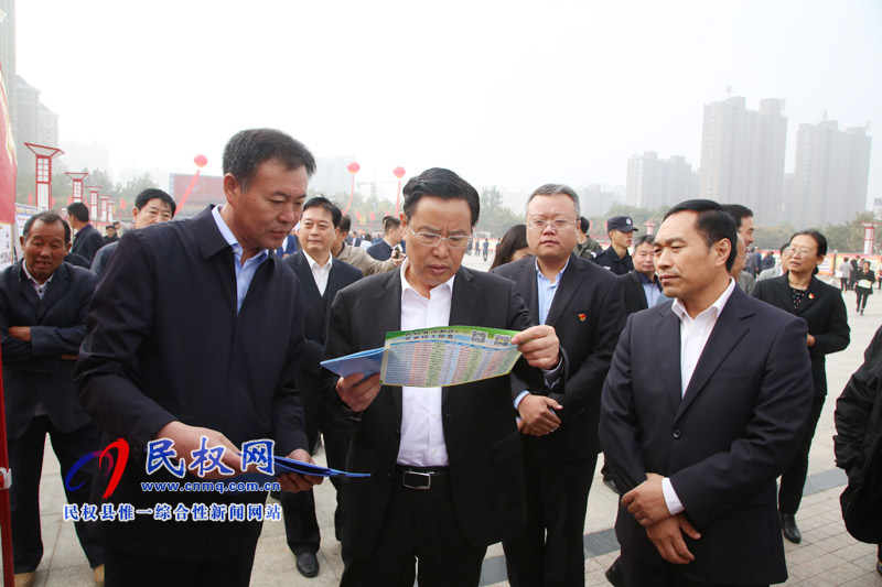 我县举行第五个国家“扶贫日”社会扶贫集中帮扶活动启动仪式 我县举行第五个国家“扶贫日”社会扶贫集中帮扶活动启动仪式