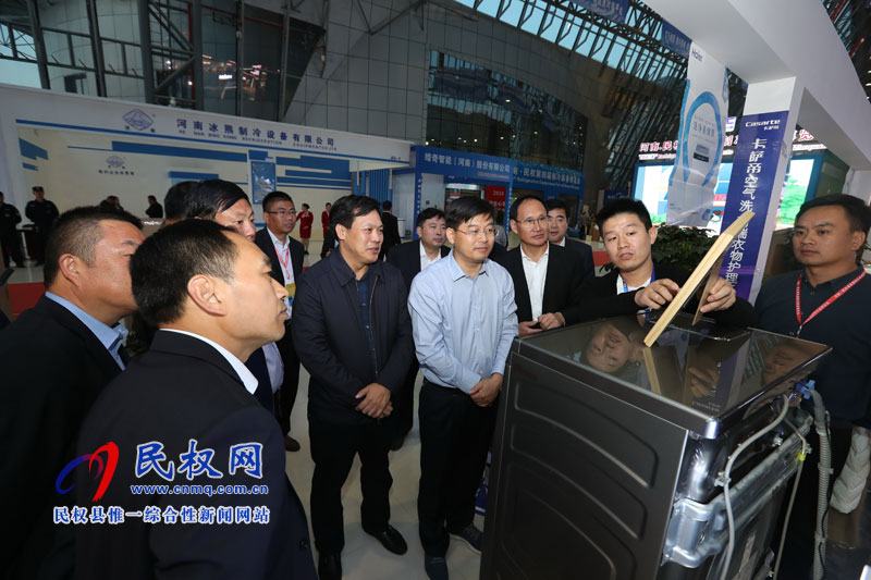 县委副书记、县长张团结指导2018年河南·民权第四届制冷装备博览会展示情况
