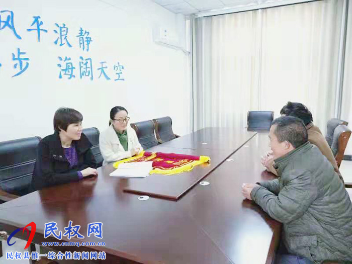 劳动仲裁保权益 群众感激送锦旗 劳动仲裁保权益 群众感激送锦旗