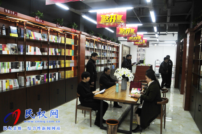 新华书店新门市开业市民看书休闲又添好去处