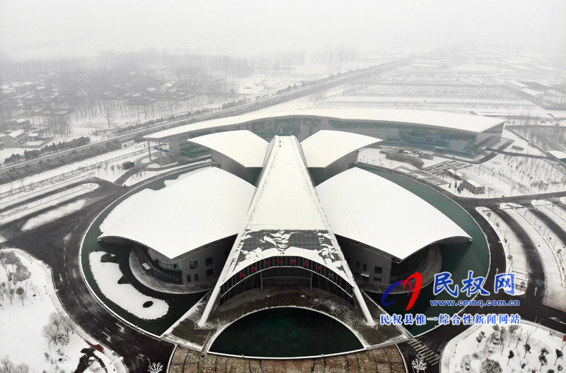 我县今冬的第一场雪飘然而至 我县今冬的第一场雪飘然而至