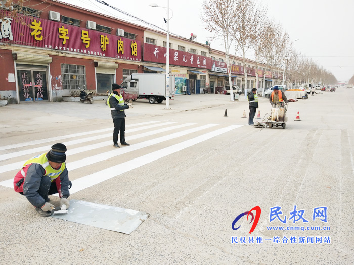野岗镇刷新道路交通规则线确保行人出行更安全 野岗镇刷新道路交通规则线确保行人出行更安全
