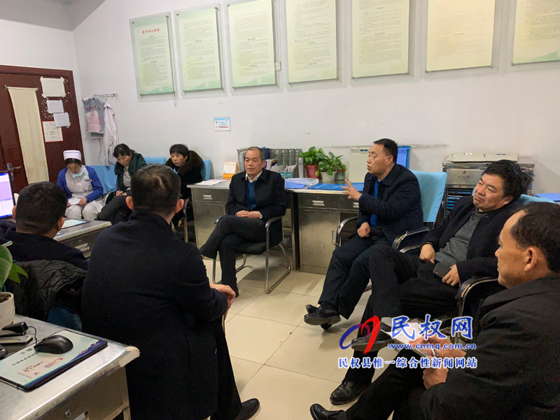 县人民医院领导班子深入科室召开现场办公会 县人民医院领导班子深入科室召开现场办公会