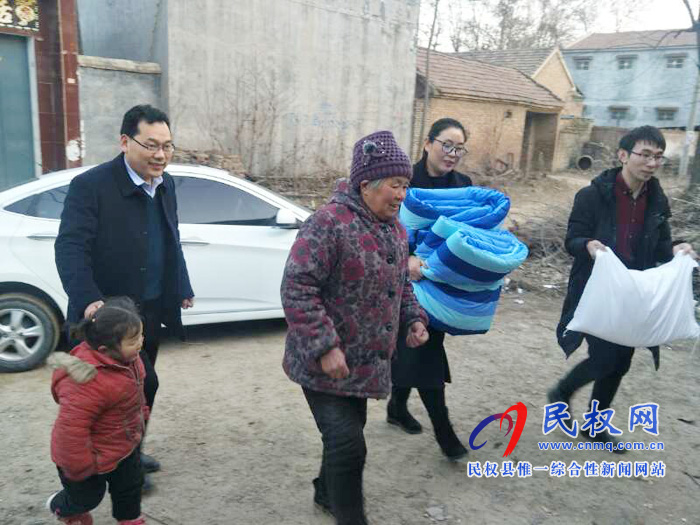 县行政服务中心到野岗镇双庙村走访慰问 县行政服务中心到野岗镇双庙村走访慰问
