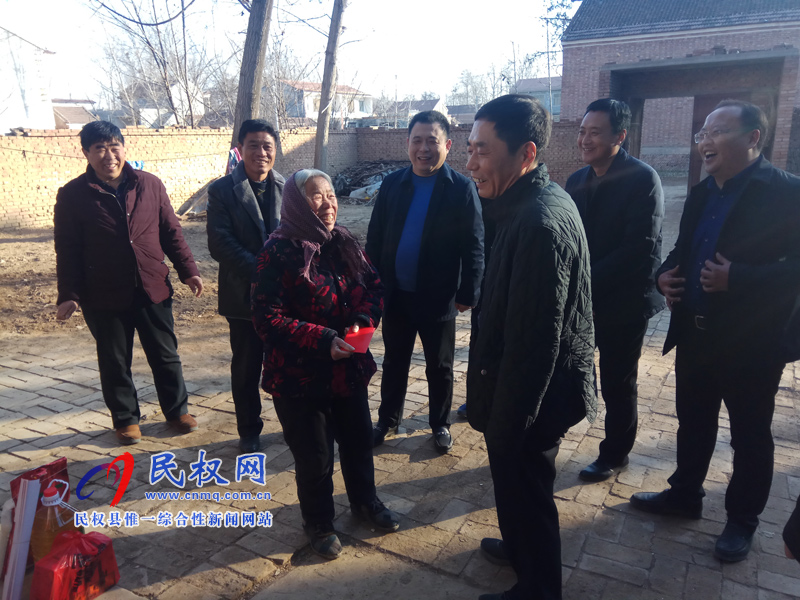 县委常委、组织部长何玉明走访慰问困难党员和贫困户 县委常委、组织部长何玉明走访慰问困难党员和贫困户
