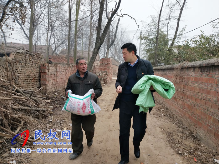 县委宣传部副部长李忠强到野岗镇迎新春走基层看望慰问特困户 县委宣传部副部长李忠强到野岗镇迎新春走基层看望慰问特困户