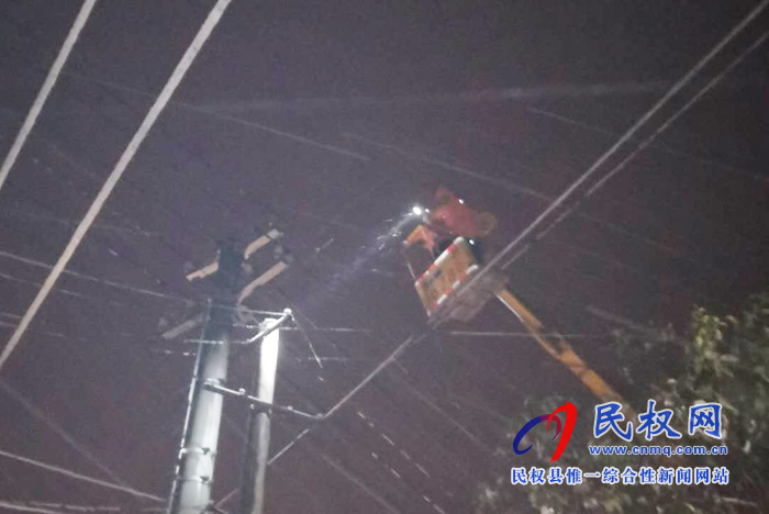 民权县公司:激战雨雪天 攻坚保供电 民权县公司:激战雨雪天 攻坚保供电