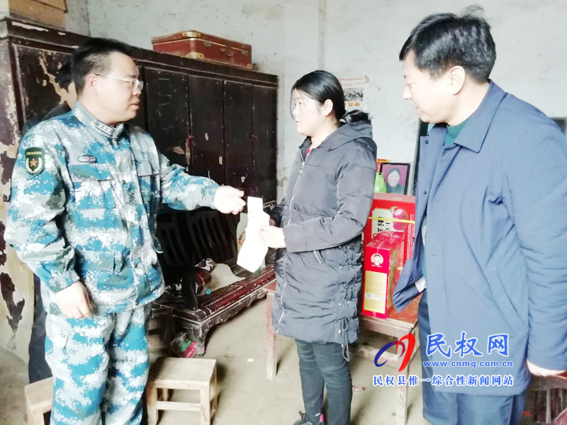 县委常委、人武部政委江静亚到老颜集乡开展关爱春雷女童慰问活动 县委常委、人武部政委江静亚到老颜集乡开展关爱春雷女童慰问活动