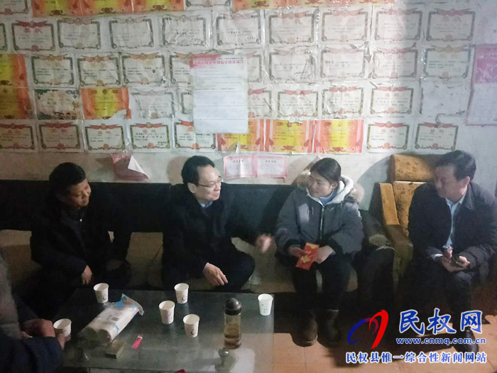县委常委、常务副县长李启峰到龙塘镇慰问困难学生家庭 县委常委、常务副县长李启峰到龙塘镇慰问困难学生家庭