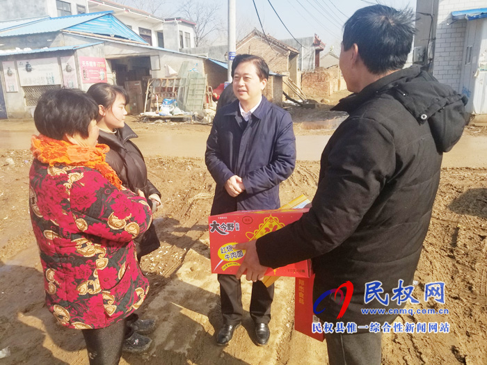 县委常委、统战部长赵通到老颜集乡走访慰问春蕾女童 县委常委、统战部长赵通到老颜集乡走访慰问春蕾女童