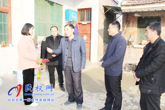 县委常委、组织部长何玉明到褚庙乡走访慰问春蕾女童 县委常委、组织部长何玉明到褚庙乡走访慰问春蕾女童