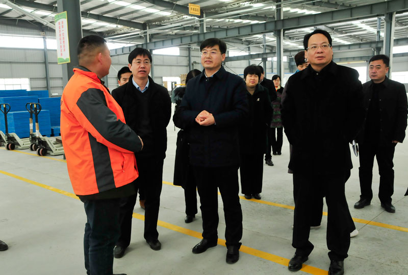 县委副书记、县长张团结节后查看企业开工生产情况 县委副书记、县长张团结节后查看企业开工生产情况
