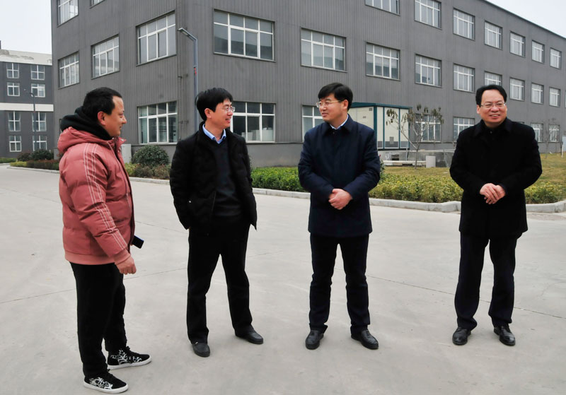 县委副书记、县长张团结节后查看企业开工生产情况 县委副书记、县长张团结节后查看企业开工生产情况