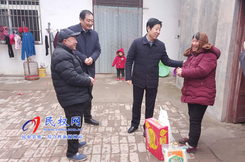 县委常委、宣传部长屠志远到庄子镇召开脱贫攻坚责任组长座谈会并走访慰问贫困户 县委常委、宣传部长屠志远到庄子镇召开脱贫攻坚责任组长座谈会并走访慰问贫困户