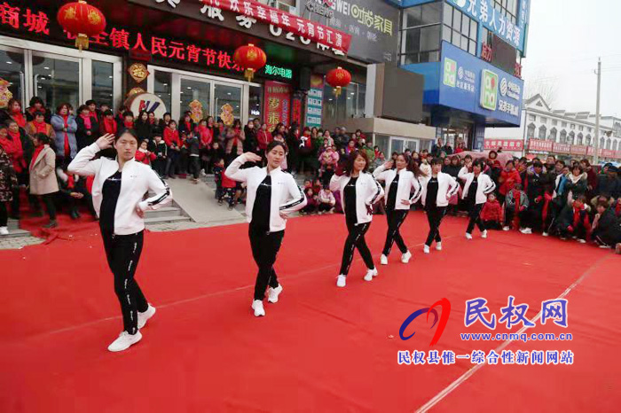 人和镇群众广场舞红红火火闹元宵 人和镇群众广场舞红红火火闹元宵