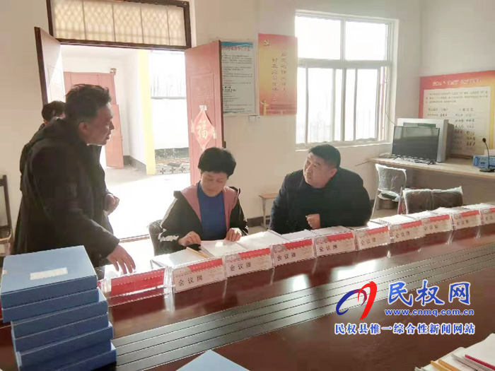 县人大常委会主任周燕到老颜集乡调研指导脱贫攻坚工作 县人大常委会主任周燕到老颜集乡调研指导脱贫攻坚工作