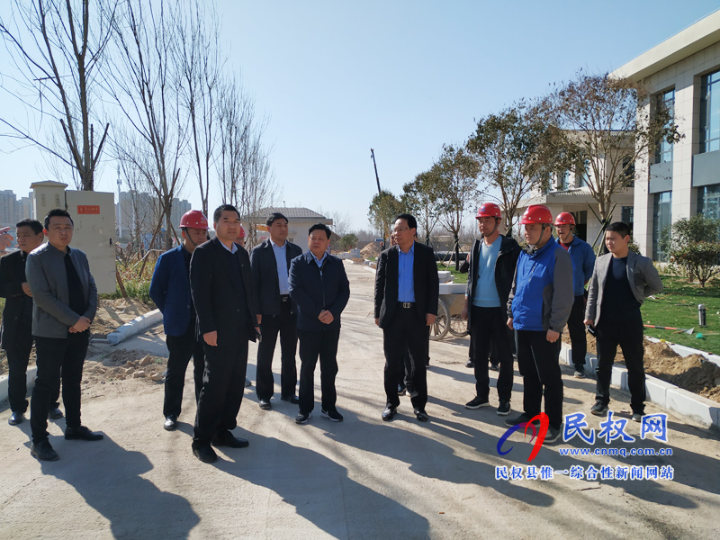 县委常委、常务副县长李启峰查看代表团会场准备情况 县委常委、常务副县长李启峰查看代表团会场准备情况