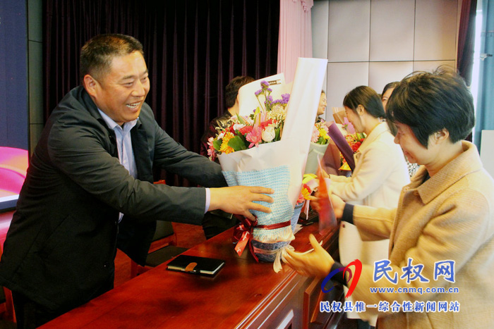 民权县实验小学隆重表彰优秀教师