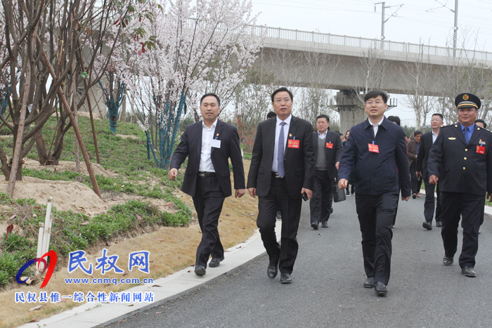 县人大代表集中视察我县重点项目建设 县人大代表集中视察我县重点项目建设