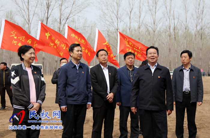 共植媒体林 同迎故道春——省委常委、宣传部长江凌莅民植新绿、造“媒林” 共植媒体林 同迎故道春——省委常委、宣传部长江凌莅民植新绿、造“媒林”