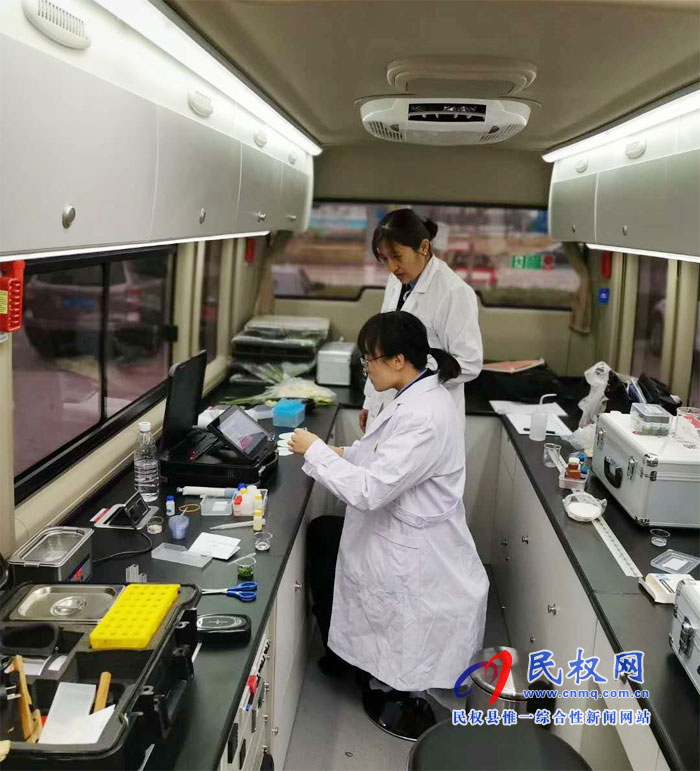 县食药监局:快速检测车助力两会期间食品安全监管工作 县食药监局:快速检测车助力两会期间食品安全监管工作
