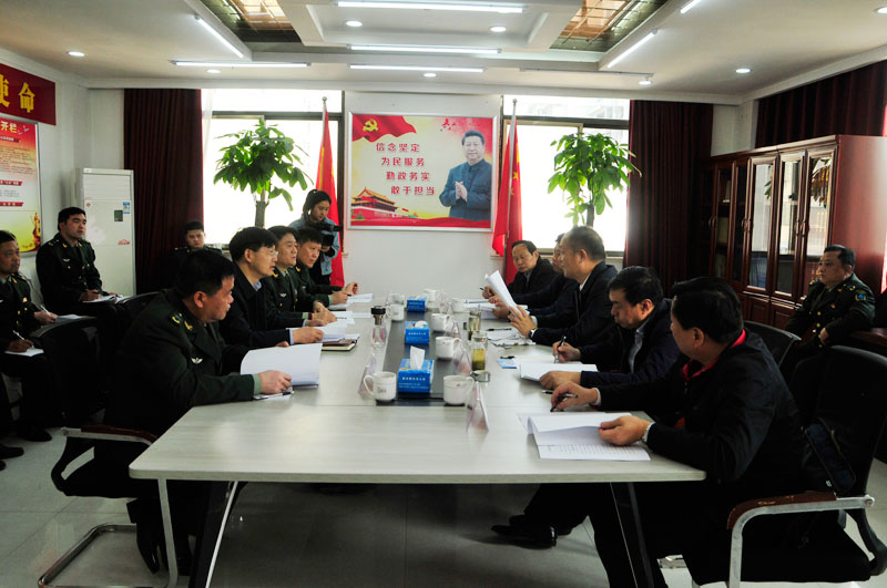 省人防办党组书记、主任贾宏伟到我县调研人防项目建设和脱贫攻坚工作 省人防办党组书记、主任贾宏伟到我县调研人防项目建设和脱贫攻坚工作