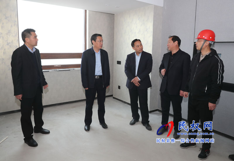 县委书记姬脉常查看我县中泰开元名庭酒店建设进展情况 县委书记姬脉常查看我县中泰开元名庭酒店建设进展情况