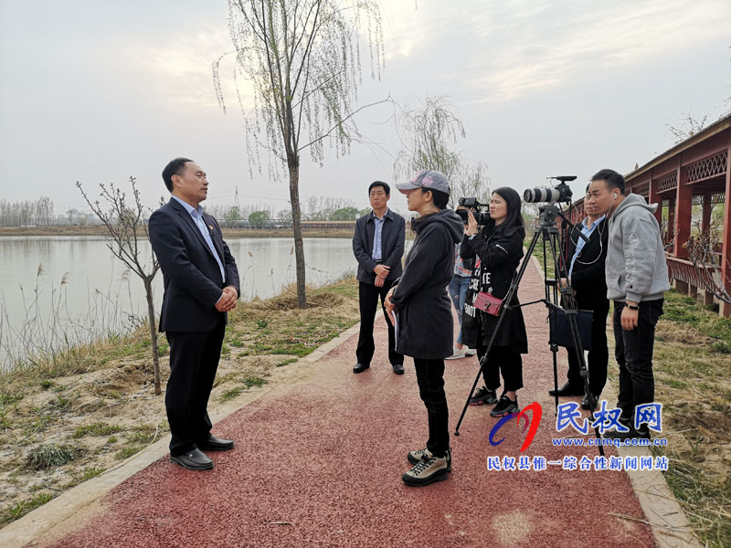 河南广播电视台“新闻联播”栏目组到我县采访 河南广播电视台“新闻联播”栏目组到我县采访