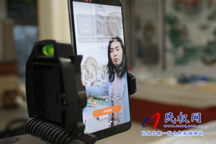 中国画虎第一村:河南26岁小伙直播卖画,一场卖出40多幅 中国画虎第一村:河南26岁小伙直播卖画,一场卖出40多幅