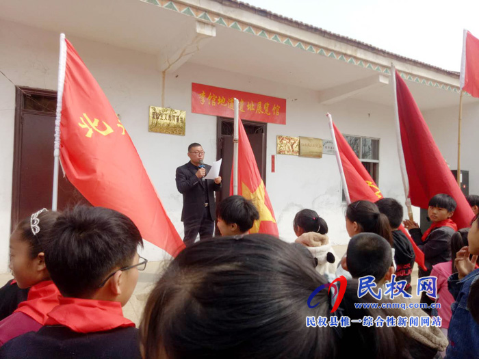 北关镇师生代表在李馆地道抗战旧址进行清明节祭扫活动 北关镇师生代表在李馆地道抗战旧址进行清明节祭扫活动