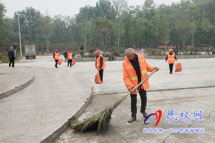 县城市管理局助力第三届“槐花节”