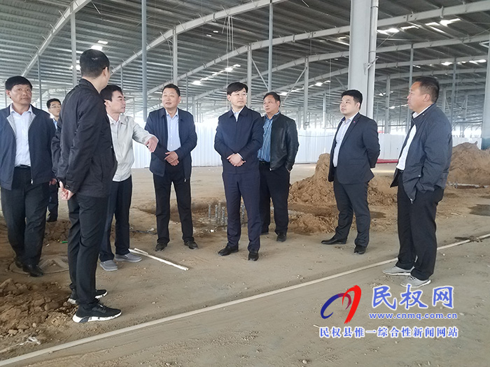 县委副书记、县长张团结查看我县企业生产和建设工作 县委副书记、县长张团结查看我县企业生产和建设工作