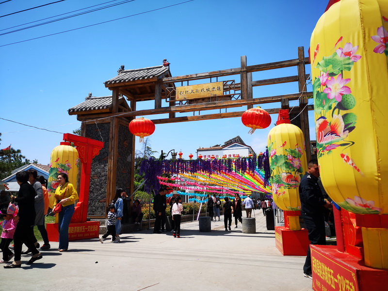 花园乡赵洪坡村:赏花海 观民俗 民俗文化游惹人“醉” 花园乡赵洪坡村:赏花海 观民俗 民俗文化游惹人“醉”