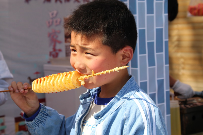 花园乡赵洪坡村:赏花海 观民俗 民俗文化游惹人“醉” 花园乡赵洪坡村:赏花海 观民俗 民俗文化游惹人“醉”
