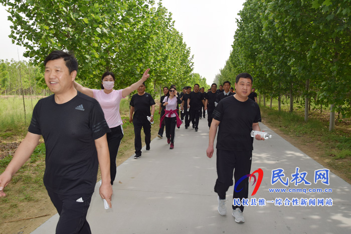 民权县粮食收储中心庆祝新中国成立70周年“放飞心情,健行健康”徒步行 民权县粮食收储中心庆祝新中国成立70周年“放飞心情,健行健康”徒步行