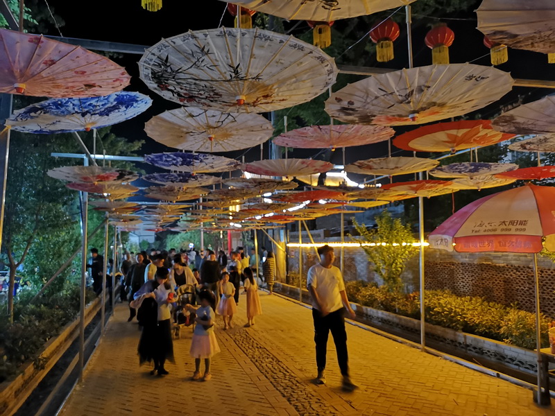 花园乡赵洪坡村“夜游模式”备受游客追捧 花园乡赵洪坡村“夜游模式”备受游客追捧
