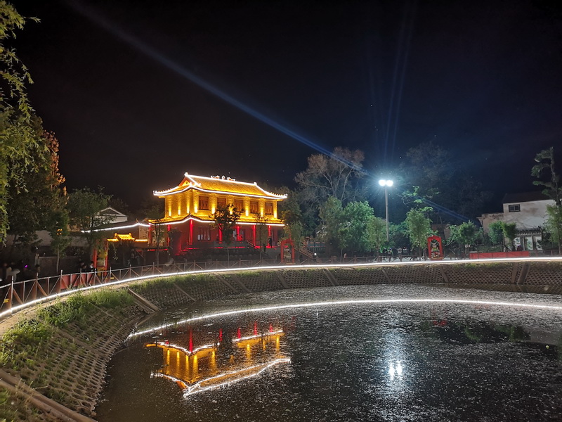花园乡赵洪坡村“夜游模式”备受游客追捧 花园乡赵洪坡村“夜游模式”备受游客追捧