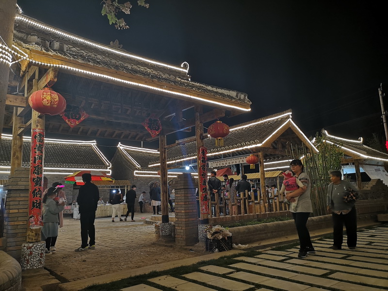 花园乡赵洪坡村“夜游模式”备受游客追捧 花园乡赵洪坡村“夜游模式”备受游客追捧
