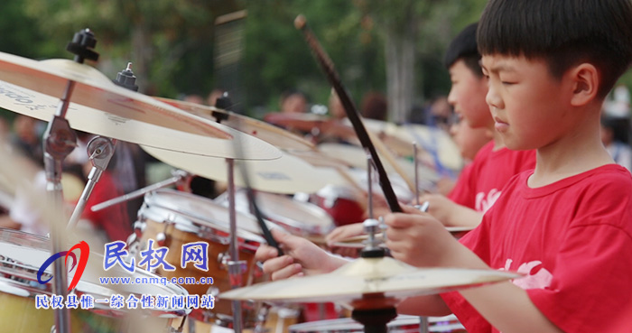 迎祖国70华诞,70名小鼓手共奏《鼓舞中国》 迎祖国70华诞,70名小鼓手共奏《鼓舞中国》