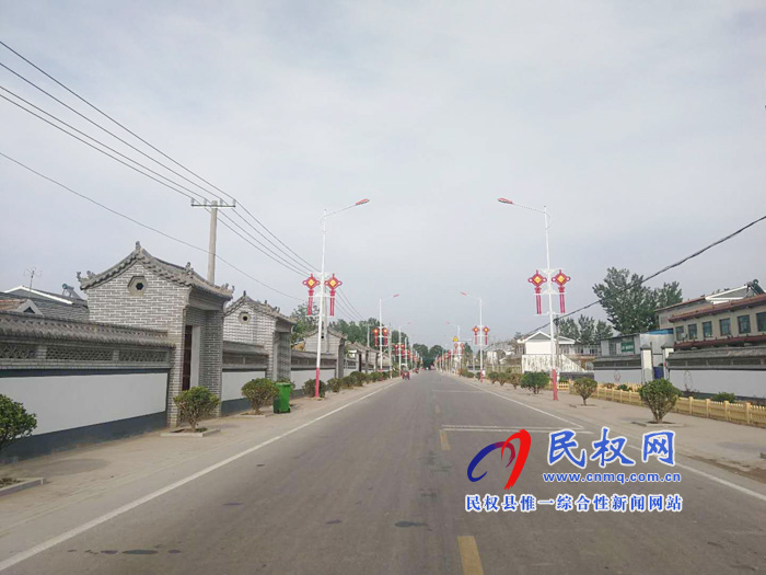 王庄寨镇:安装中国结彩灯 扮靓美丽乡村 王庄寨镇:安装中国结彩灯 扮靓美丽乡村