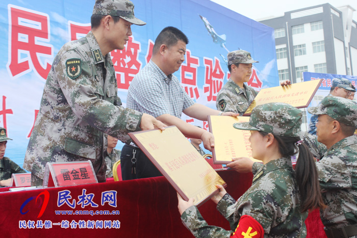 我县召开2019年民兵整组点验大会